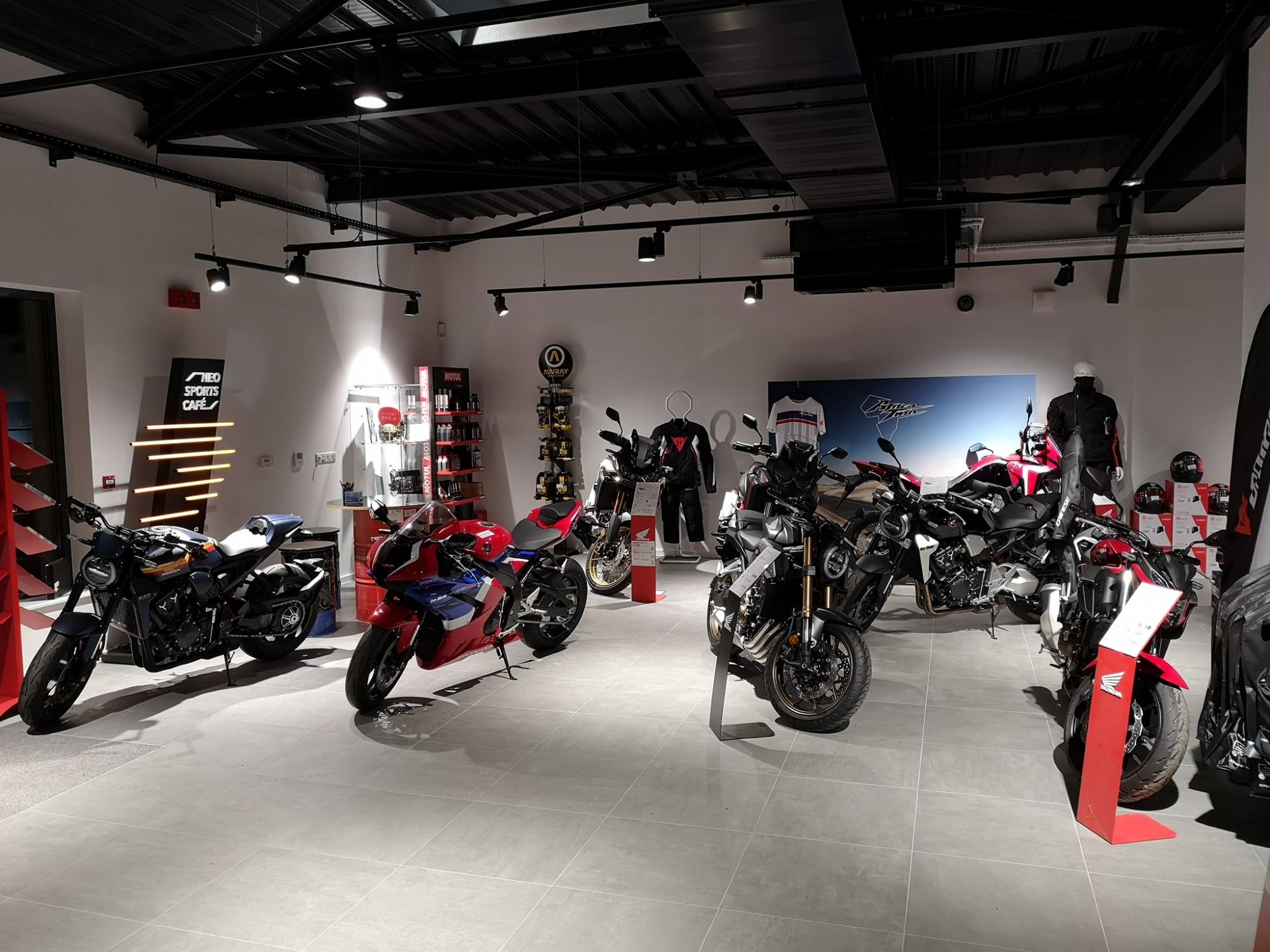 128257109_10224798418606653_2515333651408293309_N | Vonthron Professionnels Rénovation et agrandissement d’une concession moto HONDA – Dafy Motos à COLMAR Colmar 1